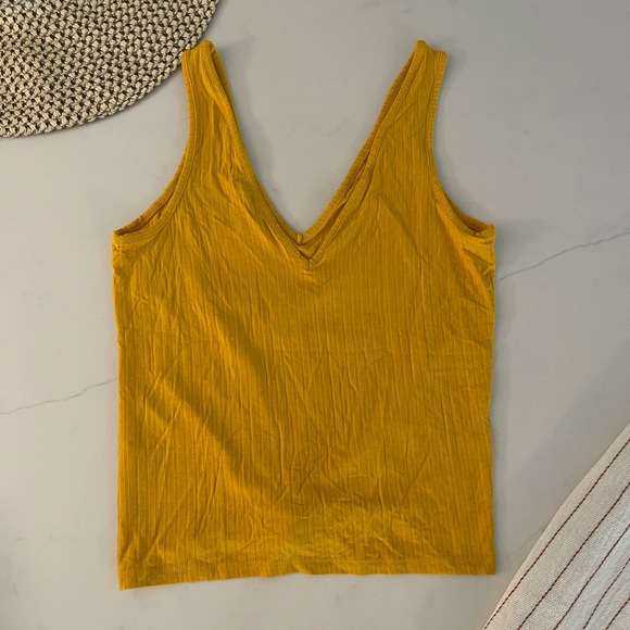 Wonderly Rib Knot Tank - Picture 3 of 3